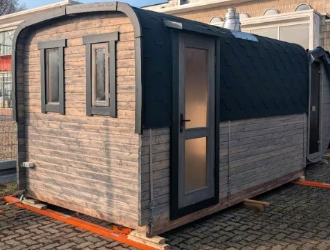 Quadratische Sauna mit Vorraum – 4 Meter mit Holzofen